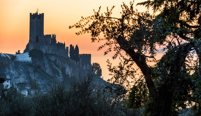 Beautiful, spacious apartment, five minutes from the castle with air conditioned