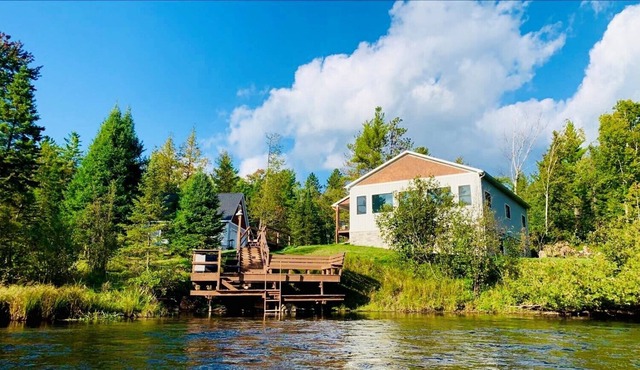Beautiful spacious cabin with 20+ Acres on the Au Sable River!