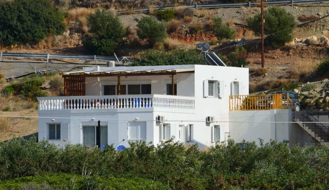 Beautiful spacious villa, large plot, 600m of sandy beach, near Makry Gialos, SE