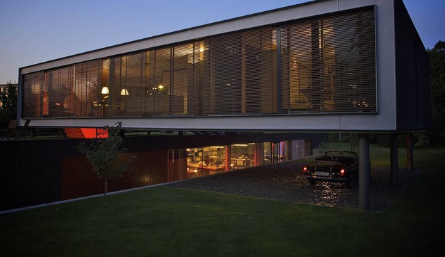 Beautiful spacious modern architect-designed villa with large garden