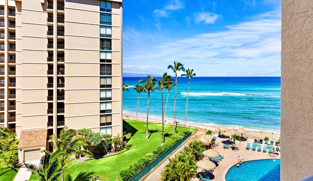 Beautiful spacious studio at beachfront resort