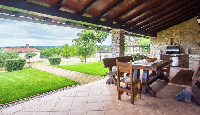 Beautiful stone villa with private pool, jacuzzi, sauna and fenced yard - pets are welcome.