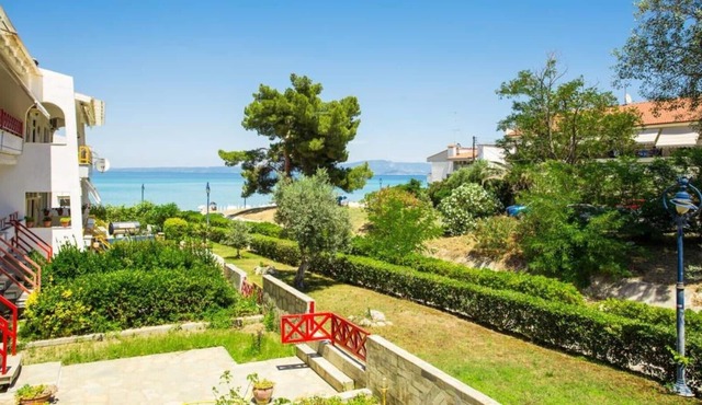 Beautiful studio inside a complex next to the sea!