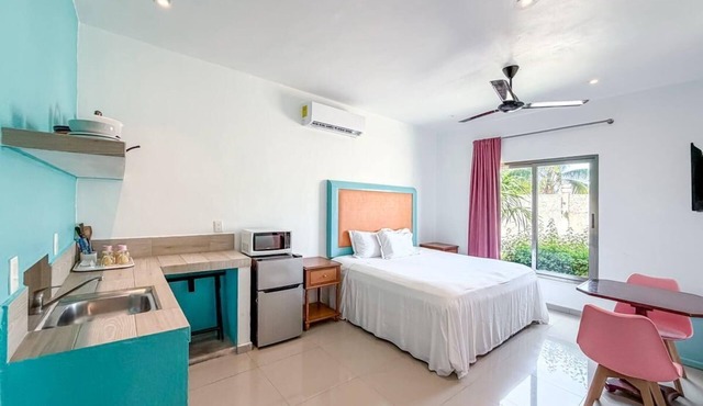 Beautiful studio just steps from Downtown