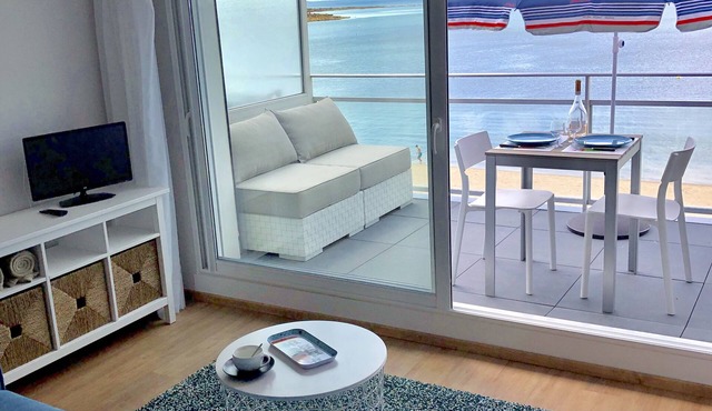 Beautiful studio spectacular view of the beach
