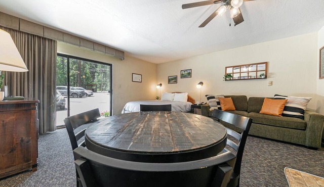 Beautiful Studio W/Kitchenette #134 at Donner Lake Village