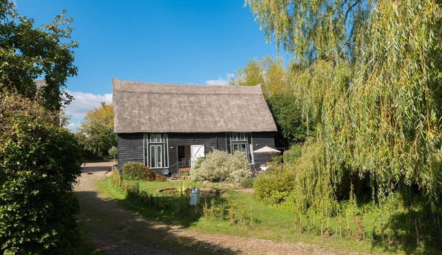 Beautiful – Stylish – Rural – Elegant: Deepwell Granary is a romantic getaway.