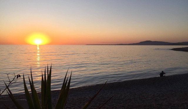 Beautiful three-room apartment with veranda facing the sea to admire breathtaking sunsets