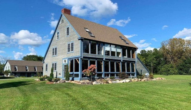 Beautiful timber frame just minutes to Middlebury!