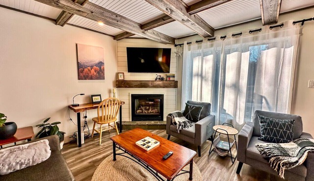 Beautiful tranquil centrally located condo