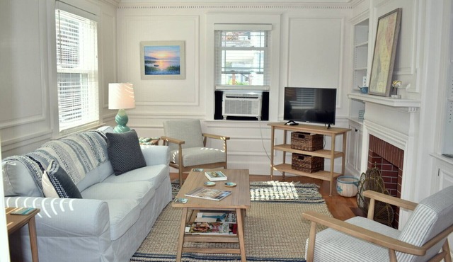 Beautiful, updated 3 bedroom home with parking for 8 cars in downtown Newport