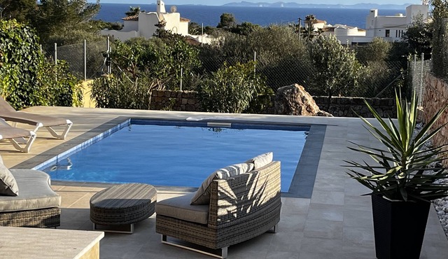 Beautiful vacation home with sea view for 7 people