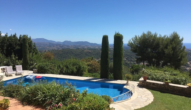 Beautiful Vence Villa and Pool Overlooking the Cote D'Azur