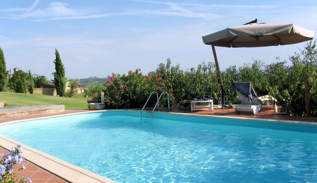 Beautiful villa for 4 guests with WIFI, A/C, pool, TV and terrace