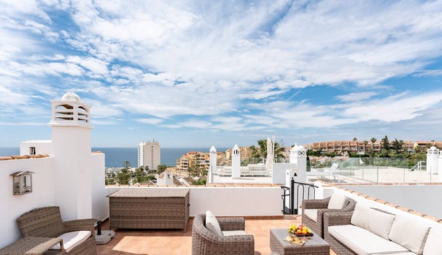 Beautiful views family townhouse steps from the BEACH REF018