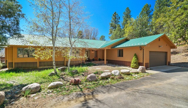 Beautiful Views, Private Road, Close to Hot Spring!