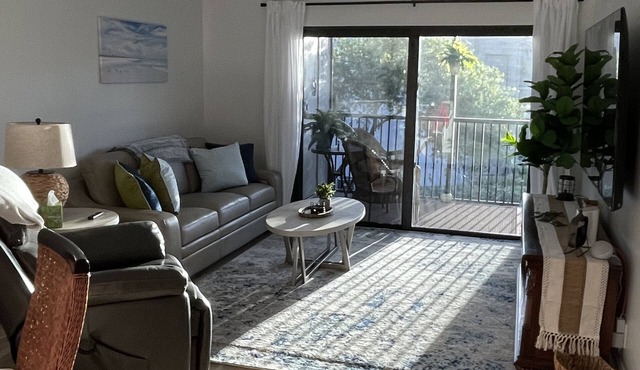 Beautiful Views-recently fully renovated, upper apartment, brand new furniture.