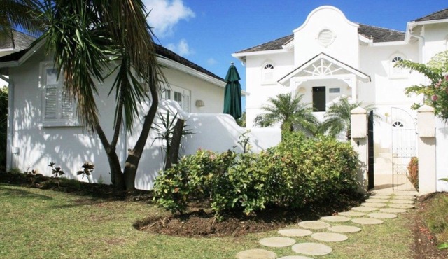 Beautiful villa with cottage, private plunge pool and stunning sea views