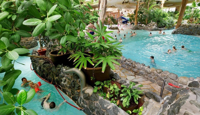 Beautiful villa for 12 people with pool, WIFI, hot tub, TV, terrace and parking