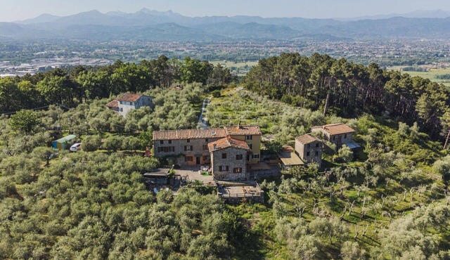 Beautiful villa for 6 guests with patio and parking