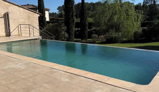 Beautiful villa in Cotignac with friends or family, swimming pool, large garden and relaxation.