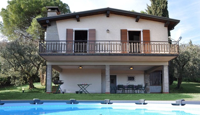 Beautiful Villa in the green hills of Lake Garda.With Pool and Air cond.