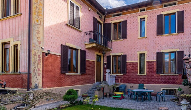 Beautiful villa for 8 guests with WIFI, TV and balcony