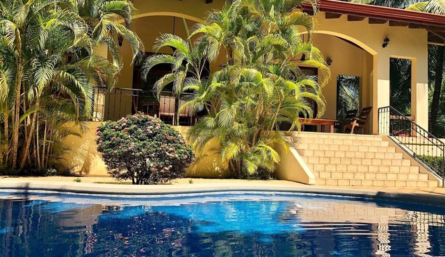 Beautiful Villa, private pool, amazing gardens! Walkable 5 bedrooms