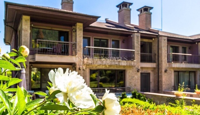 Beautiful Villa Pranamaya Green, amazing view just at the foot of Vitosha moutai