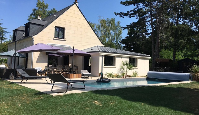 Beautiful Villa with swimming pool close to Paris and Versailles