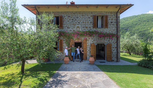 Beautiful villa with private pool and fenced garden, ideal for a relaxing and comfortable holiday su
