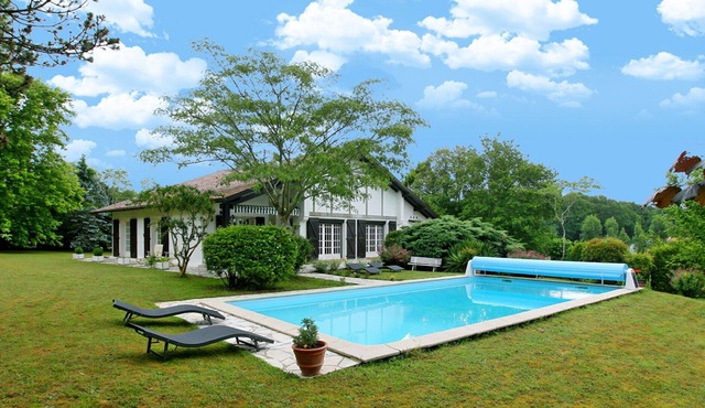 Beautiful Villa with Charming Gardens and Heated Pool