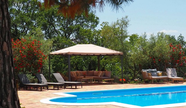 Beautiful Villa with Private Pool central for all attractions