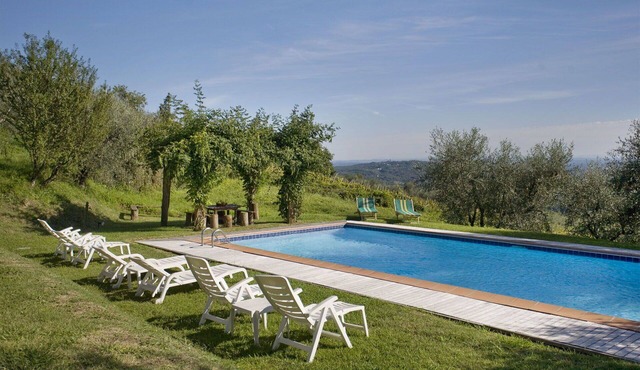 Beautiful villa with WIFI, private pool, hot tub, A/C, TV, patio and panoramic view, close to L.