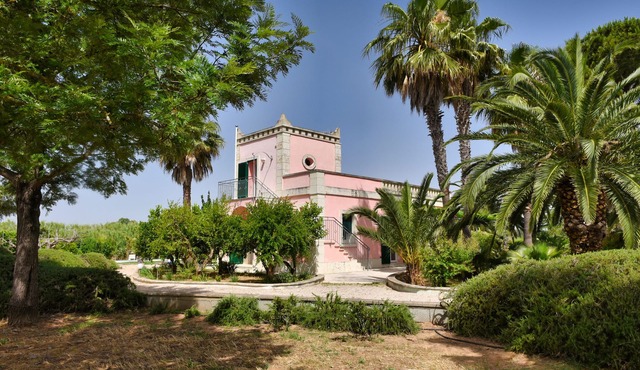 Beautiful Villa with pool in the green of Salento, 110 sqm, quiet and luxurious
