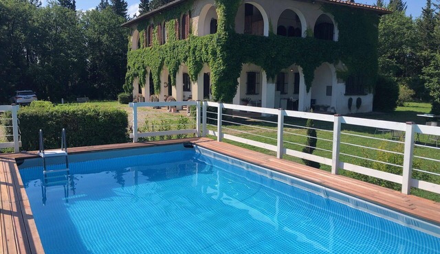 Beautiful villa with WIFI, A/C, private pool, TV, patio and panoramic view, close to San Gimign...