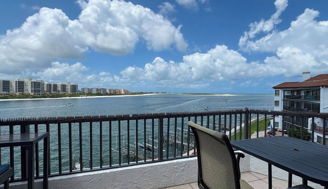 Beautiful water front condo with a View! Isles of Capri