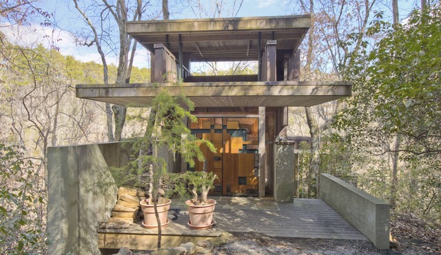 Beautiful waterfall views & Highlands Architect. Like nothing you've ever seen!
