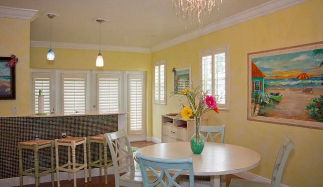 Beautiful waterfront 2-bed/2-bath island getaway on Matlacha Island.