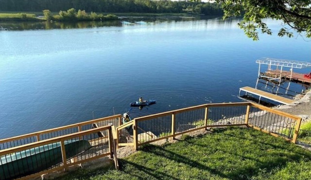 Beautiful waterfront vacation home with a view!