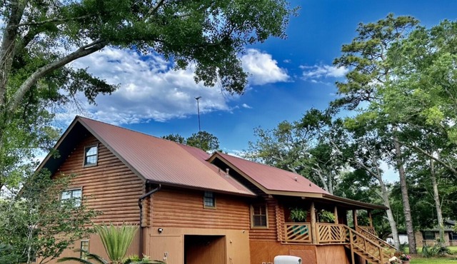 BEAUTIFUL WATERFRONT . GNAT SCREENED BOATHOUSE AND AJOINING COVERED BOAT SLIPS