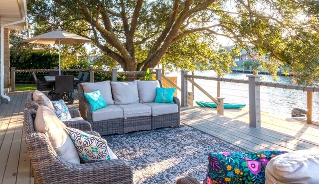 Beautiful Waterfront Home Near the French Quarter & Bourbon Street w/Boat Dock