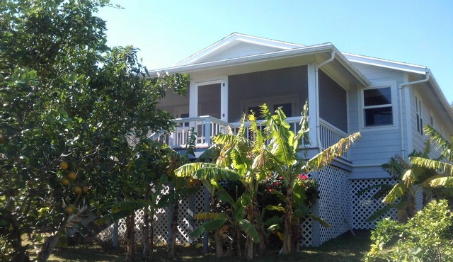 Beautiful waterfront home w/private dockage within HT Harbour