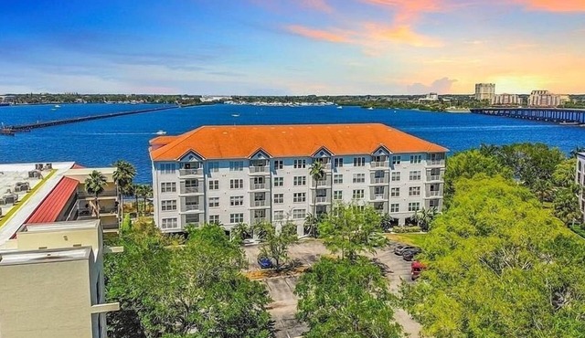 Beautiful Waterfront Condo on Bradenton Riverwalk