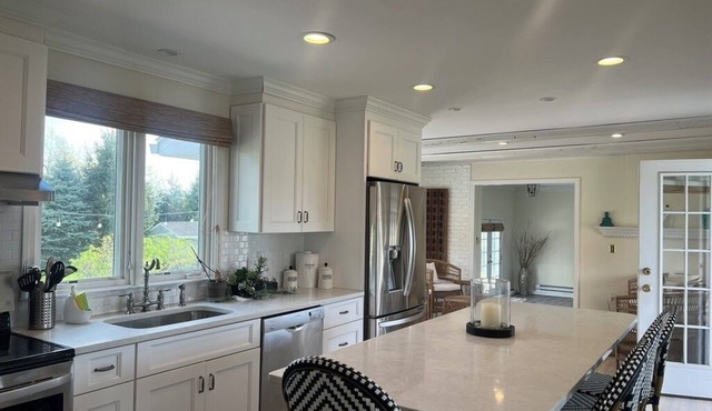 Beautiful Waterfront home in the amazing Black Rock Area!