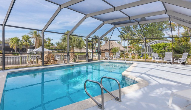 Beautiful Waterfront Pool Home by Yacht Club, Direct Gulf Access and Boat lift