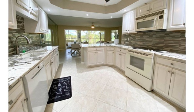 BEAUTIFUL WEDGEWOOD CONDO