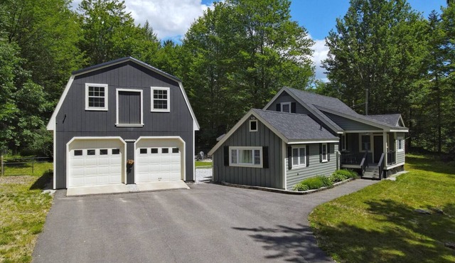 Beautiful White Mountains Home w/Sauna, Firepit and Gameroom Local Skiing, Hiking and Golf.