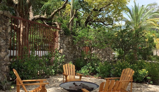 Beautifully Appointed Cottage Nestled In Upscale Grove Neighborhood