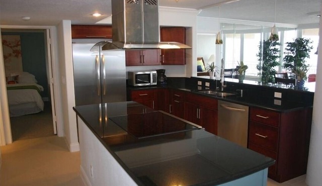 Beautifully decorated, 3bed/3BA - 5th Floor, Direct Ocean Front